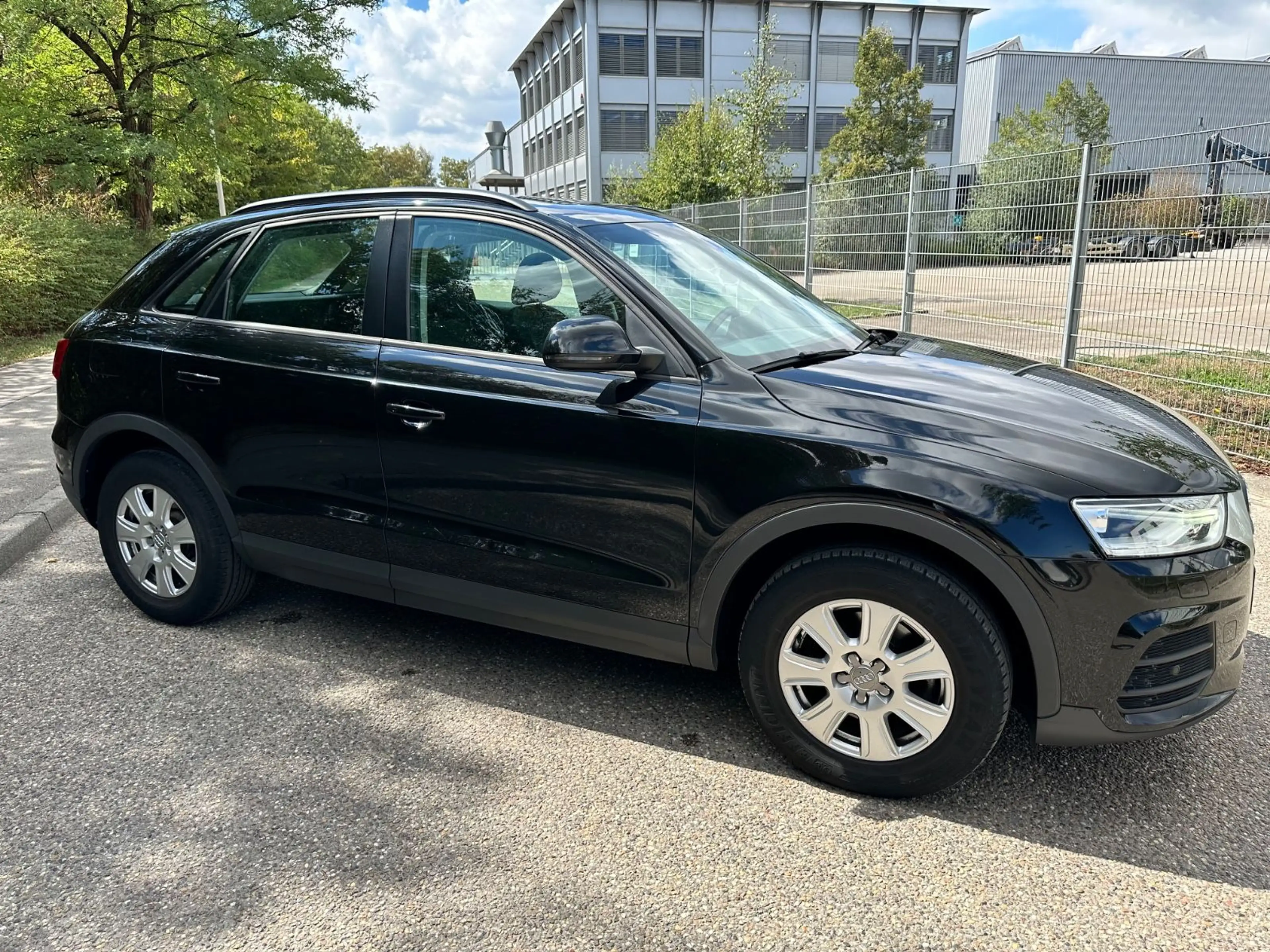 Audi Q3 2,0 TDI quattro S-Tronic PANO AHK APS LED ALU — photo 14
