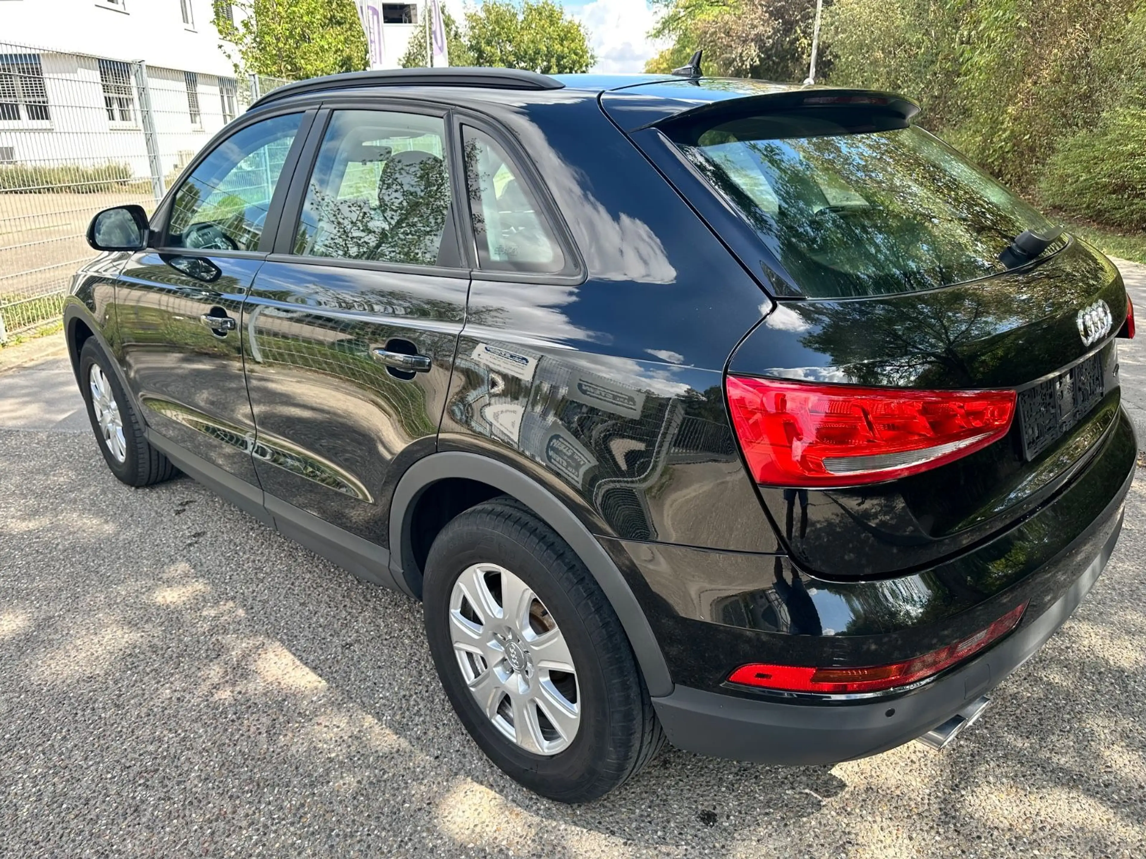 Audi Q3 2,0 TDI quattro S-Tronic PANO AHK APS LED ALU — photo 5