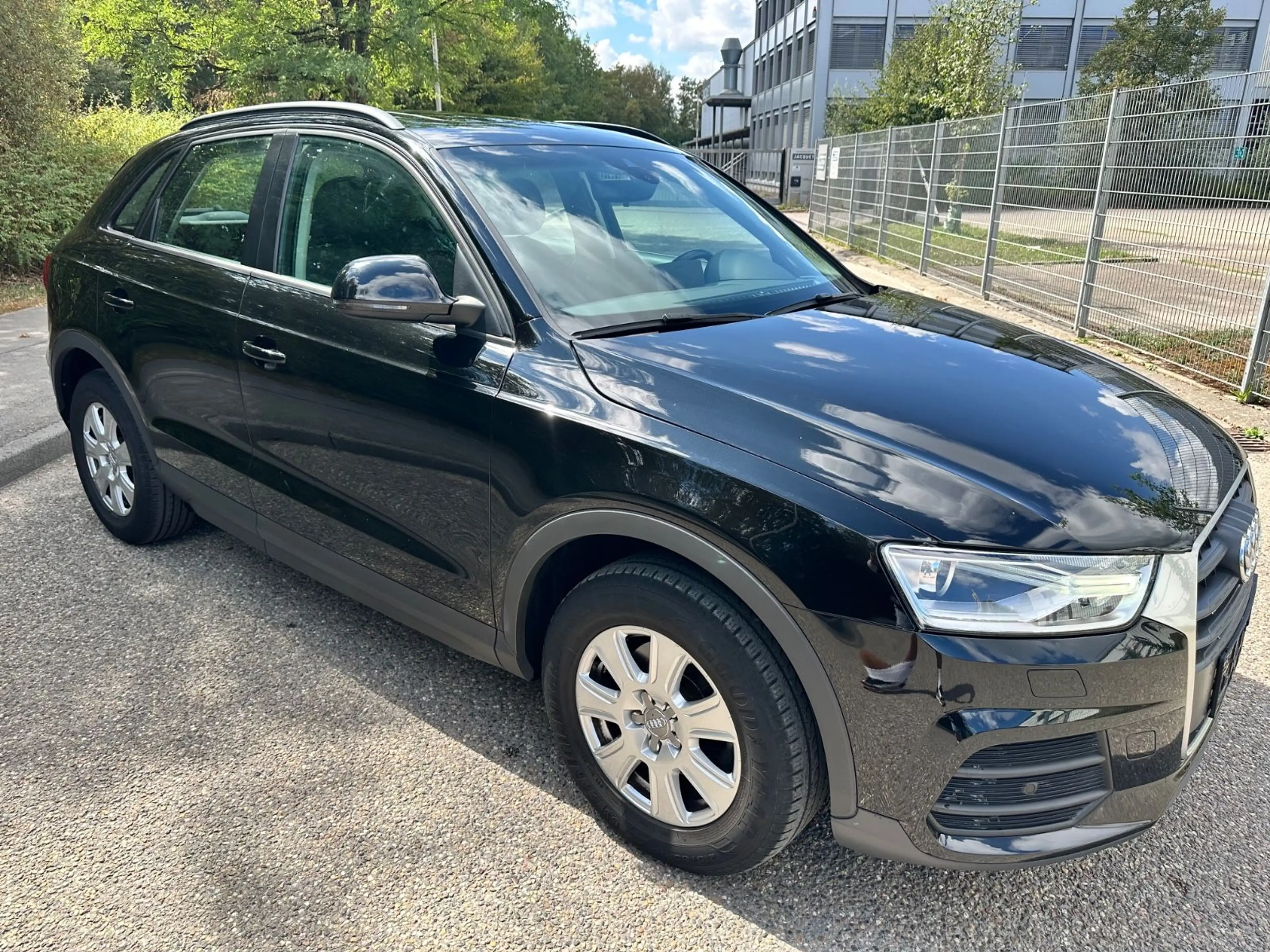 Audi Q3 2,0 TDI quattro S-Tronic PANO AHK APS LED ALU — photo 8