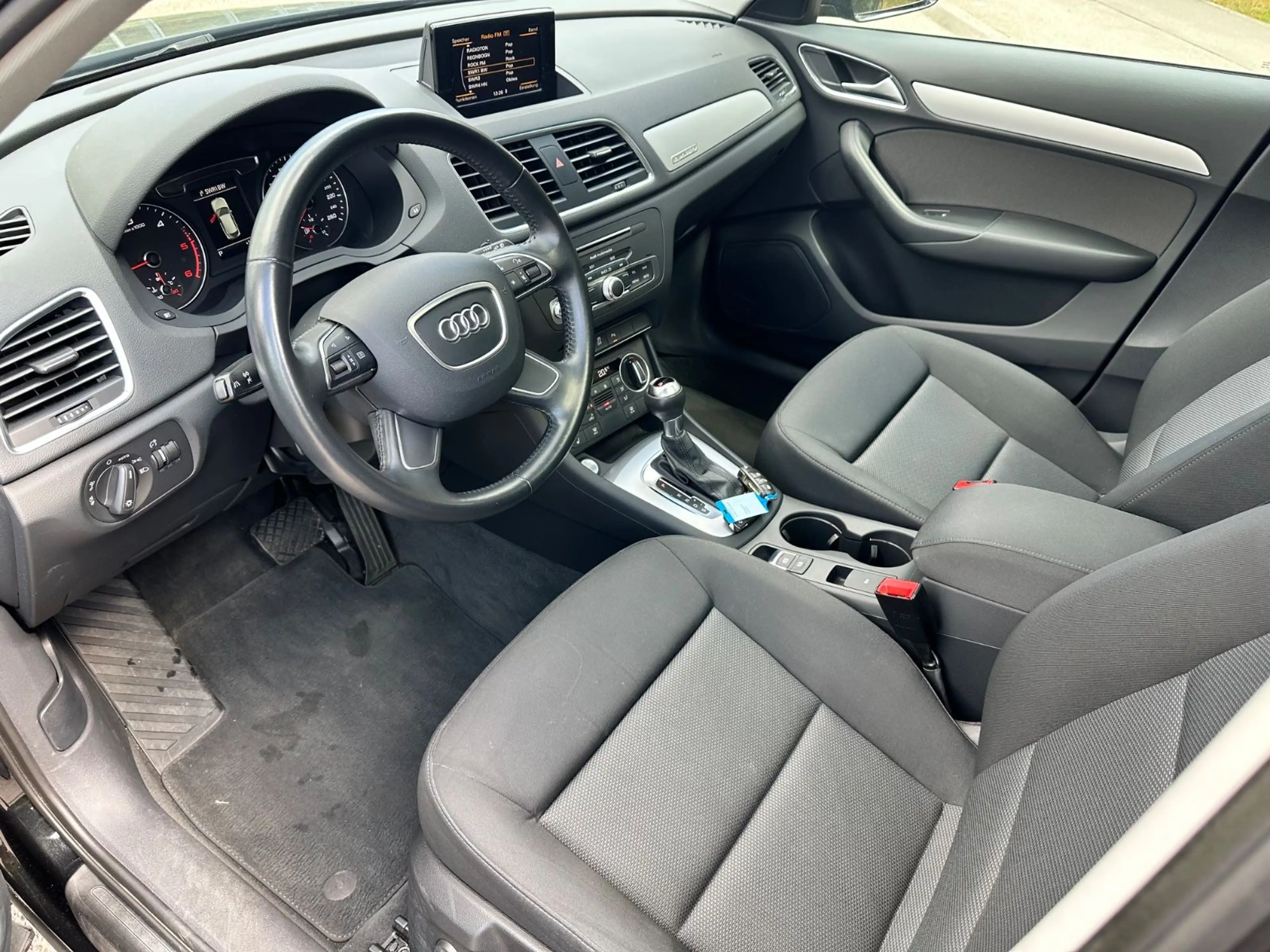 Audi Q3 2,0 TDI quattro S-Tronic PANO AHK APS LED ALU — photo 15