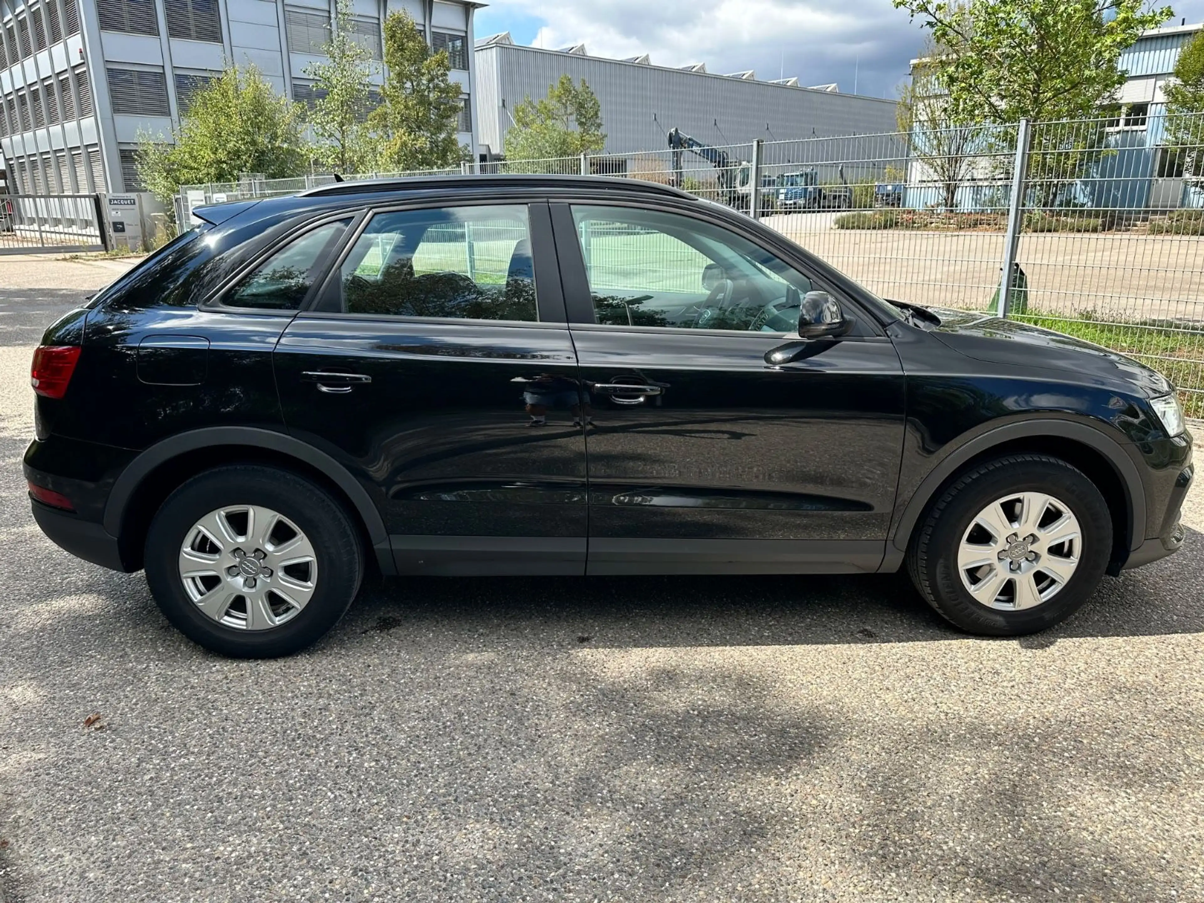 Audi Q3 2,0 TDI quattro S-Tronic PANO AHK APS LED ALU — photo 12