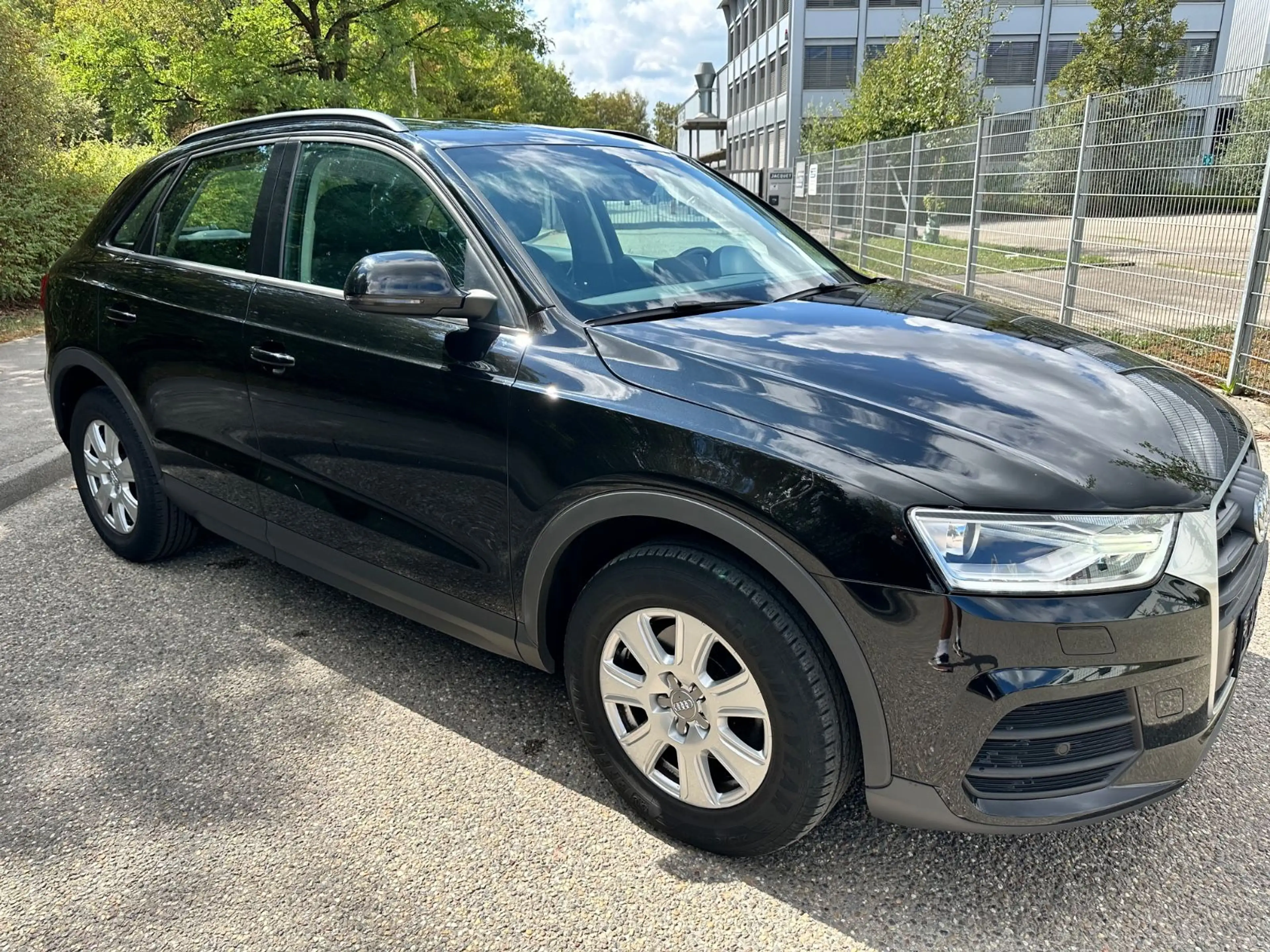 Audi Q3 2,0 TDI quattro S-Tronic PANO AHK APS LED ALU — photo 13