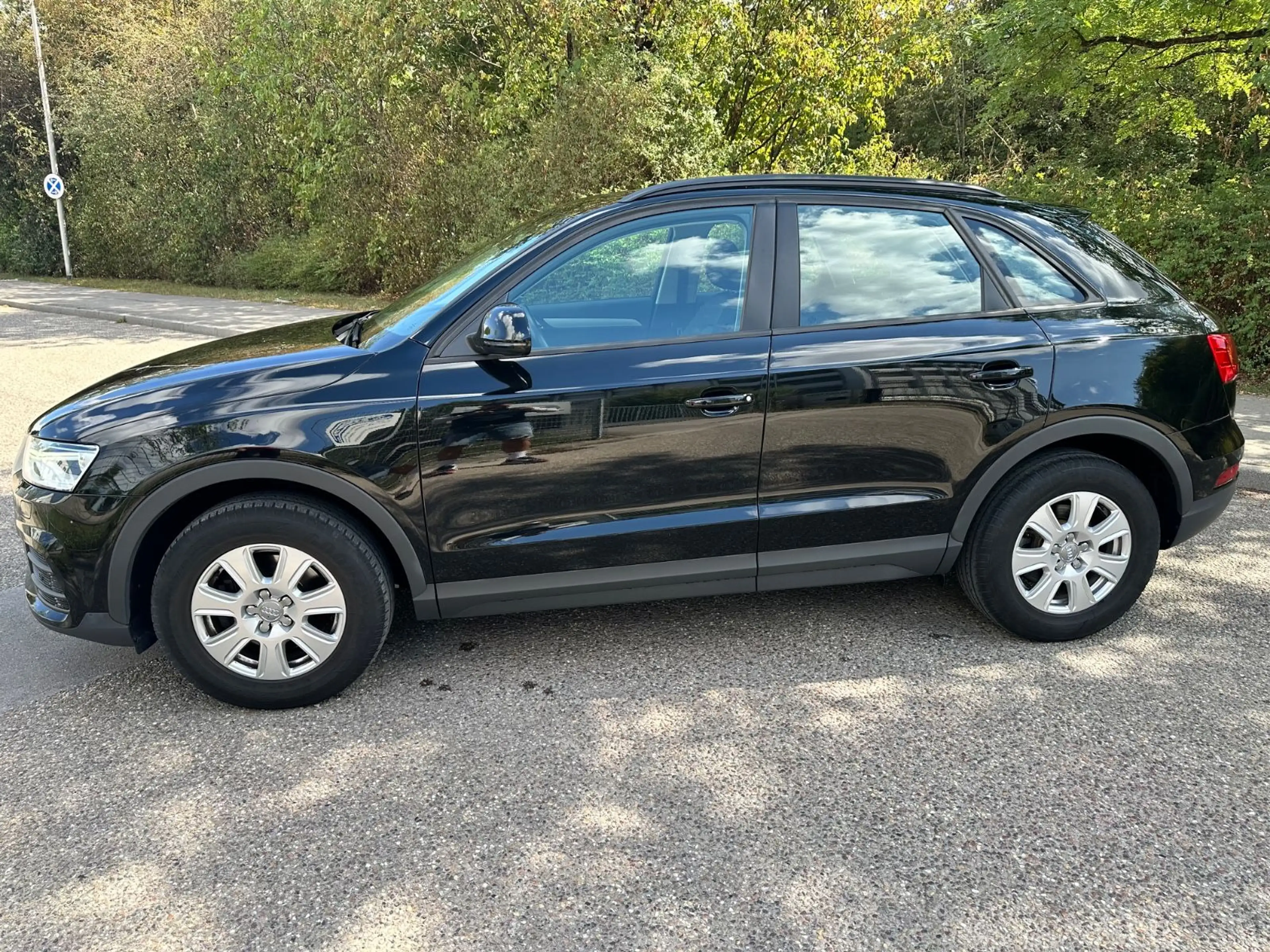 Audi Q3 2,0 TDI quattro S-Tronic PANO AHK APS LED ALU — photo 3