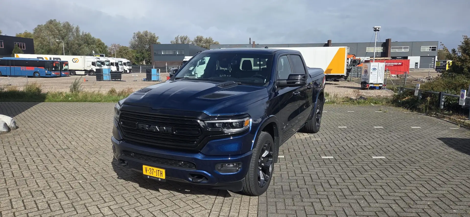 RAM 1500 5.7 V8 4x4 CC Limit. Fabriek Garantie. Excl. Btw Синій - 2