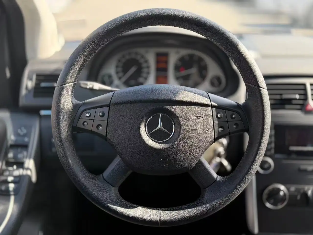 Mercedes-Benz B-Class photo Mercedes-Benz B-Class
