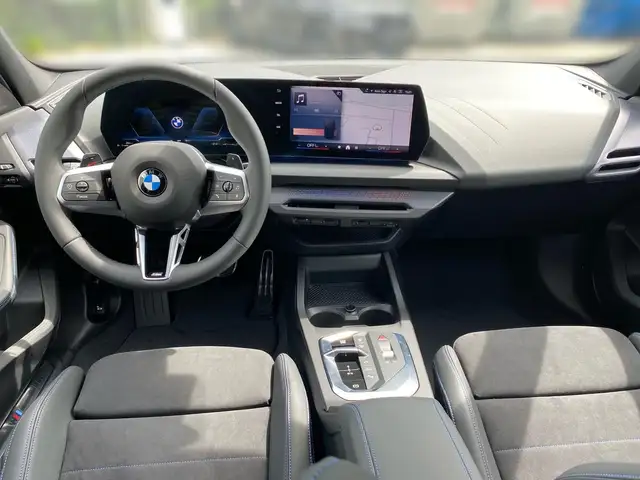 BMW 1 Series view 10