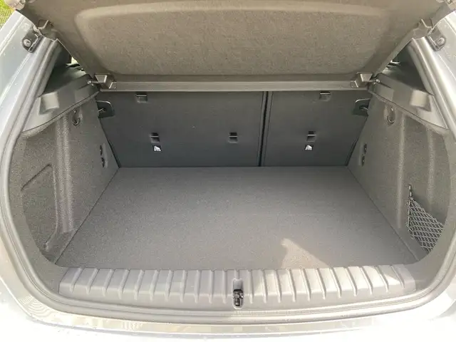 BMW 1 Series view 12