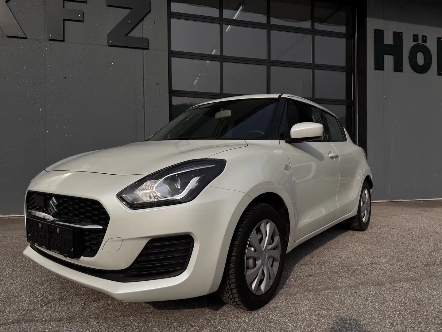 Suzuki Swift 1,2 Hybrid DualJet Shine - 1