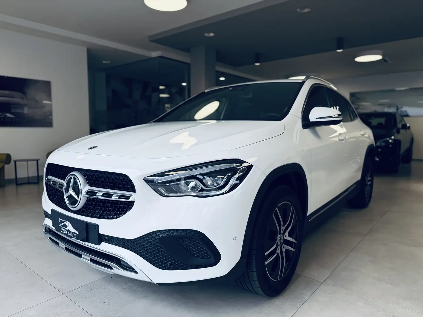 Mercedes-Benz GLA 180 d Sport Plus auto Weiß - 1