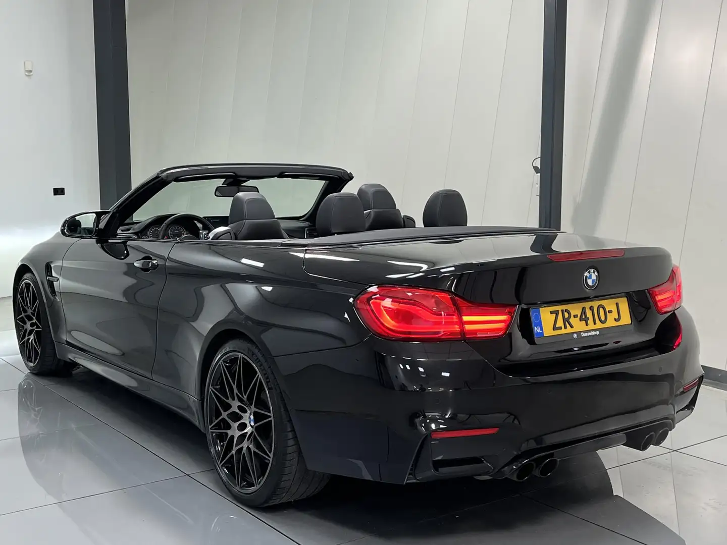 BMW M4 4-serie Cabrio Competition*450PK*H&K*HUD*CARBON*FA Zwart - 2