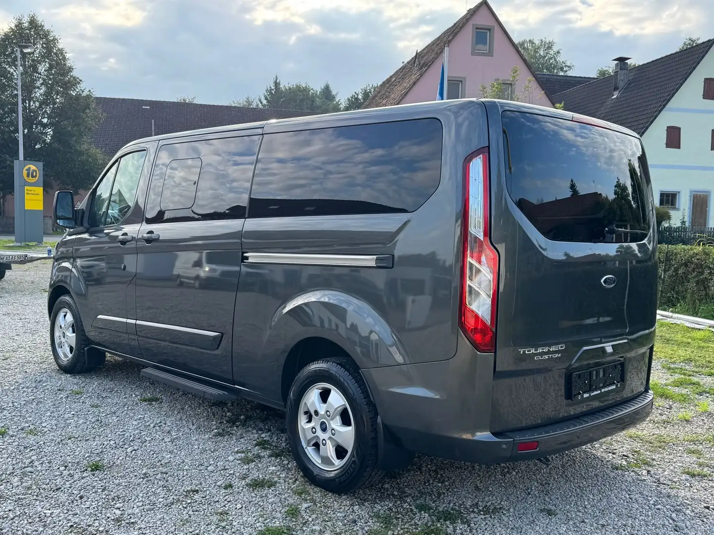 Ford Tourneo Custom 310 L2 Tourneo Titanium Fahrer + 8 Sitze Grau - 2