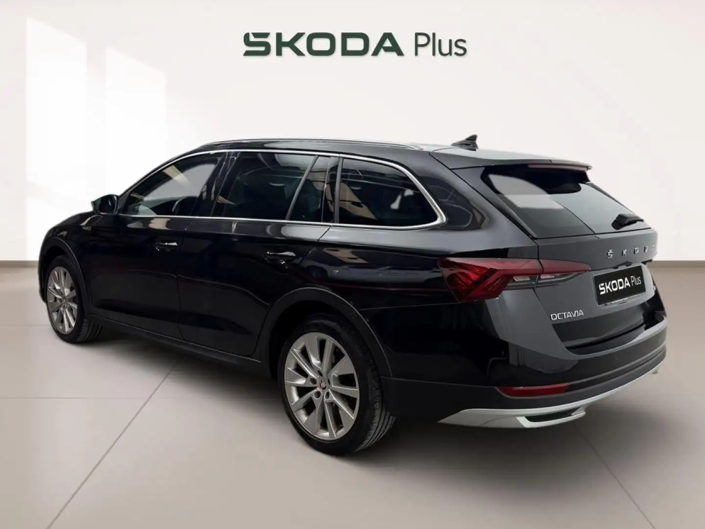 Skoda Octavia Combi 2.0TDI Scout 147kW DSG 4x4 Negro - 2