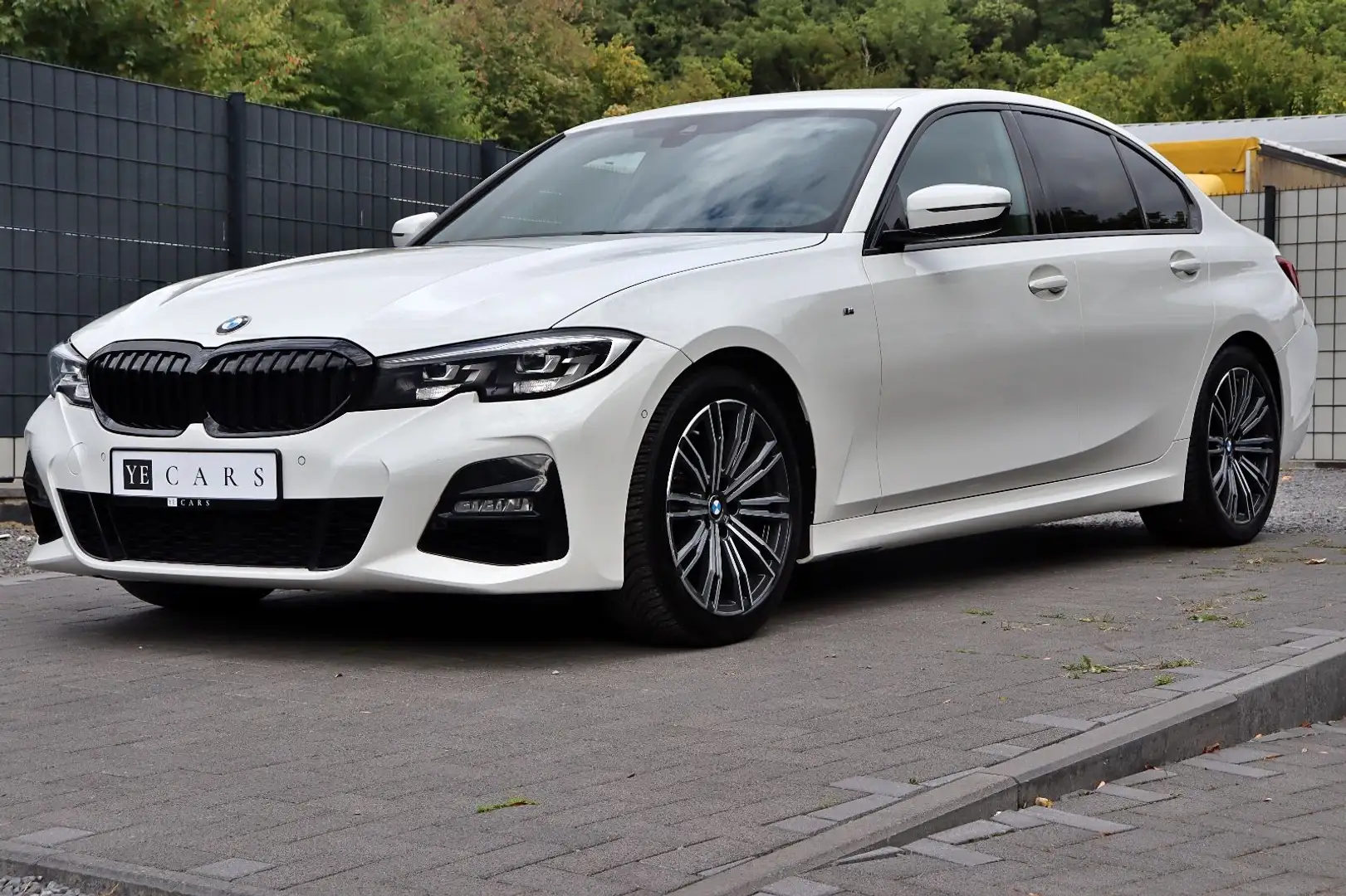 BMW 320 d M Sport Shadow-Line*LED*NAVI*CAR-PLAY* Blanc - 2