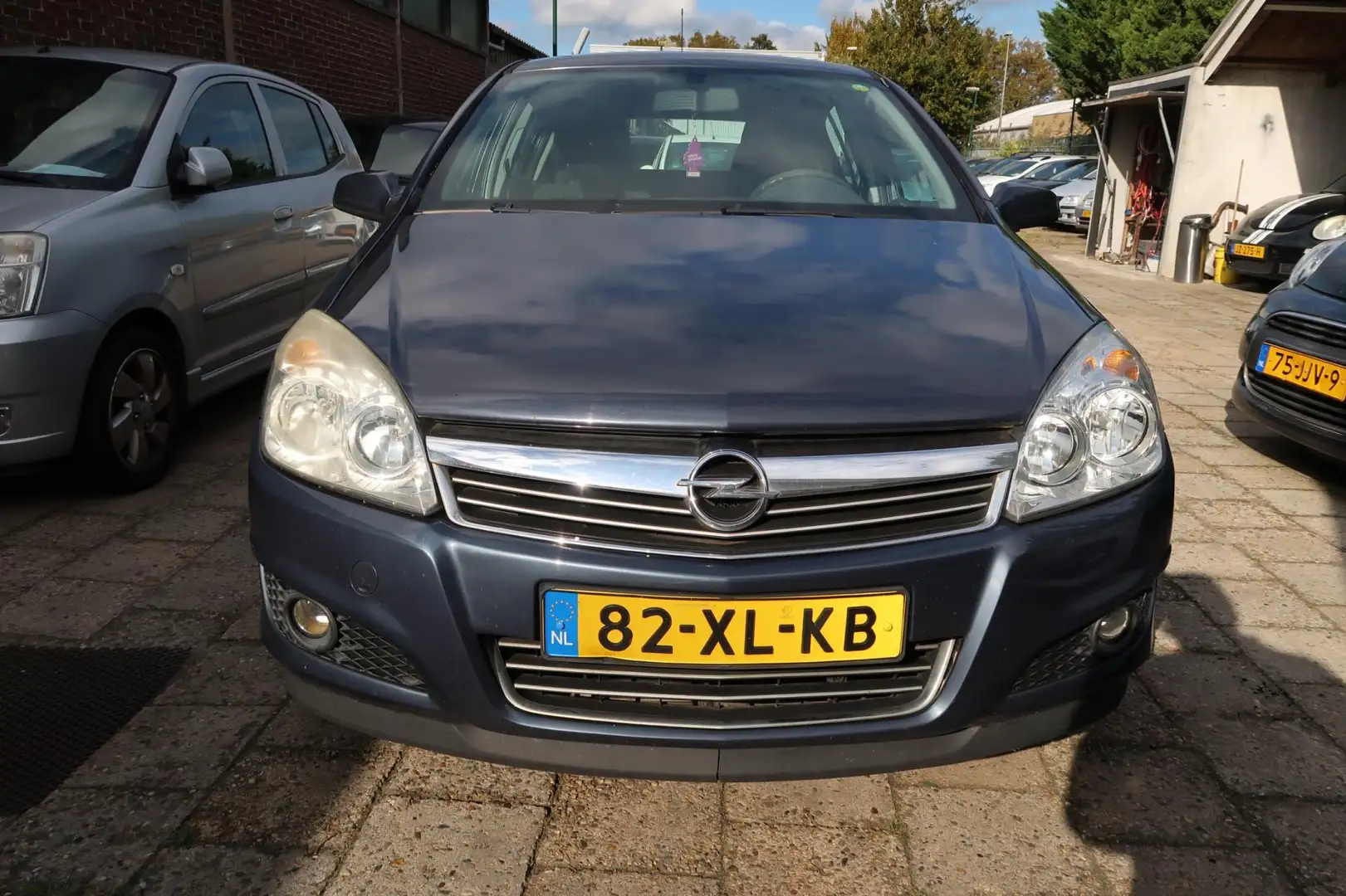 Opel Astra 1.6 Temptation Grijs - 2