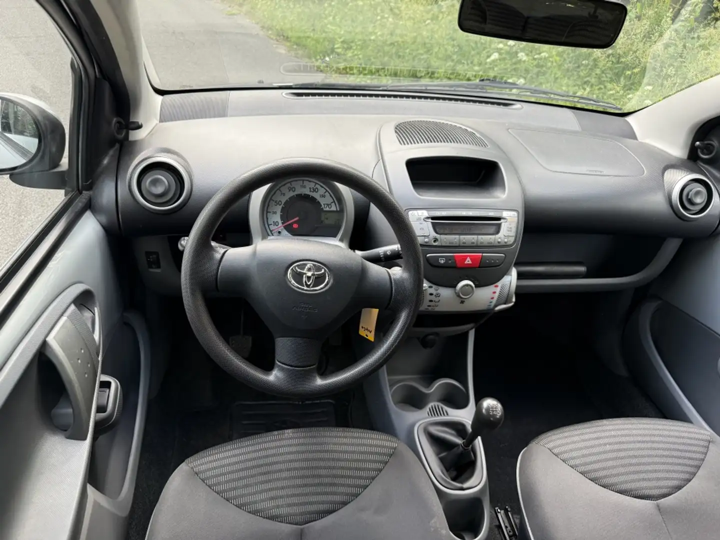 Toyota Aygo 1.0-12V Comfort |5DRS|CD|ELEKTR RAMEN| Šedá - 2