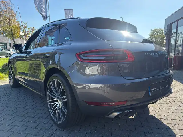 Porsche Macan view 2