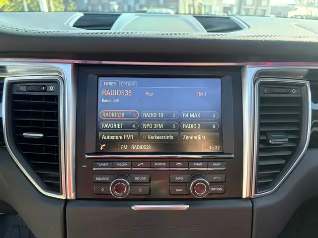 Porsche Macan view 13