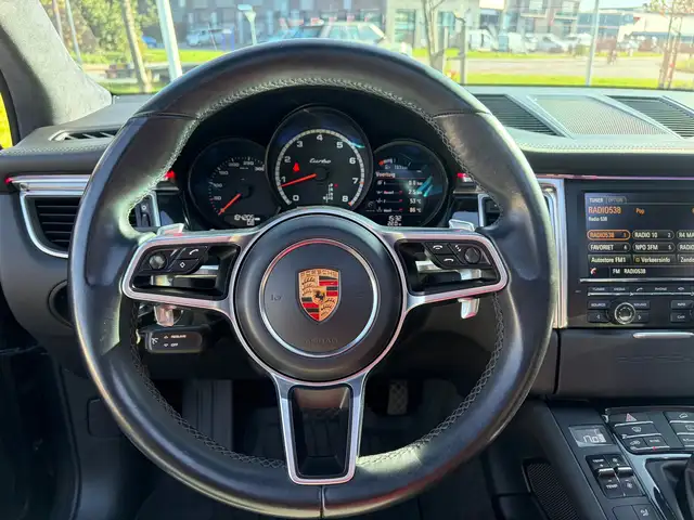 Porsche Macan view 9