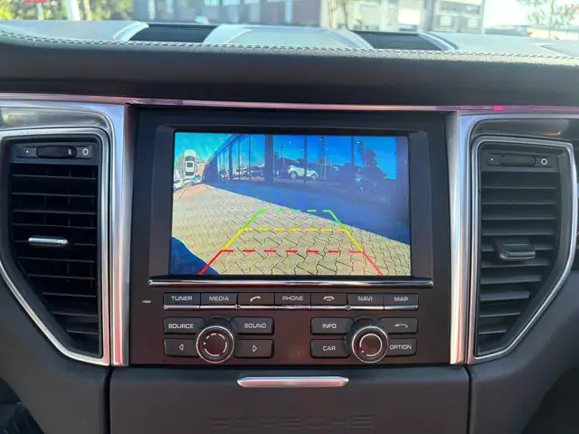 Porsche Macan view 15
