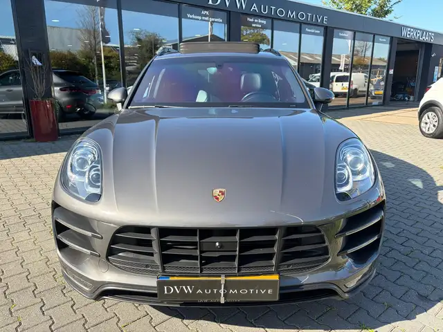 Porsche Macan view 6