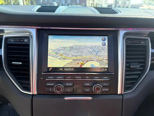 Porsche Macan view 14