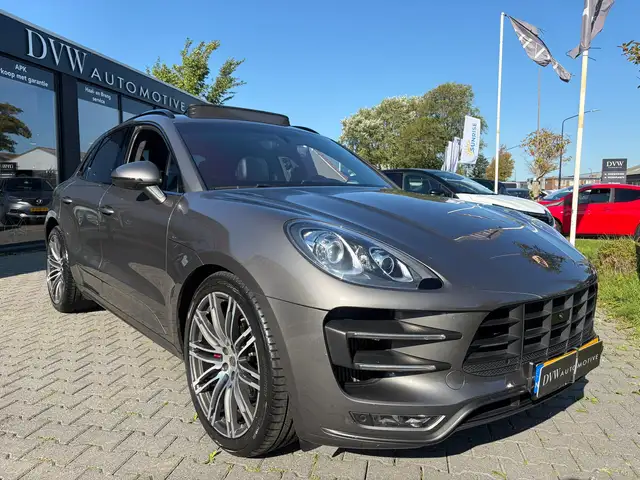 Porsche Macan view 5