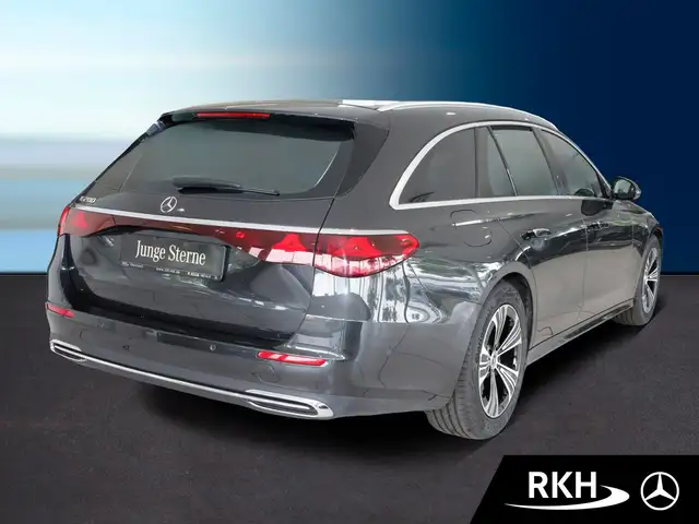 Mercedes-Benz E-Class view 3