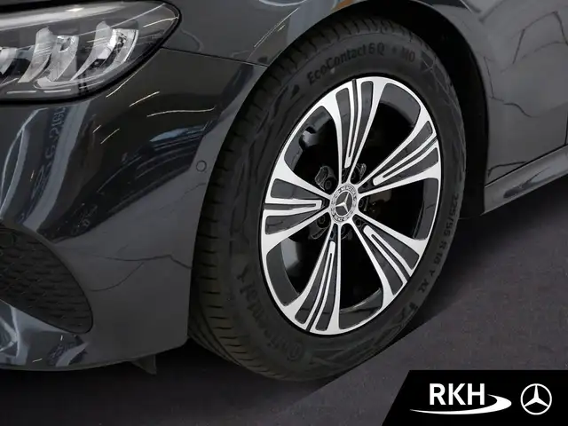 Mercedes-Benz E-Class view 5