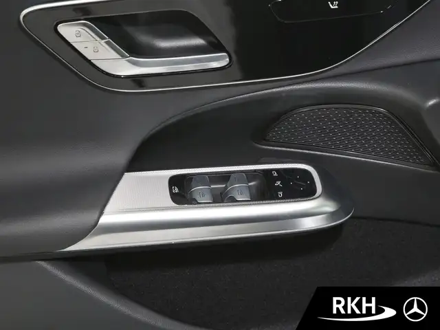 Mercedes-Benz E-Class view 14