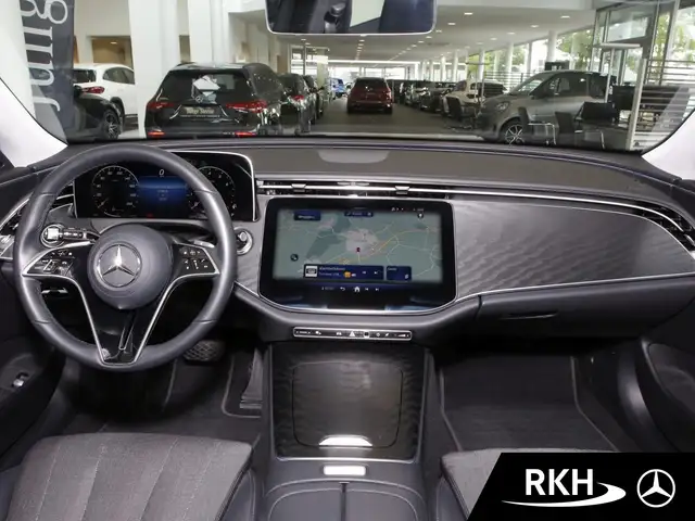 Mercedes-Benz E-Class view 10