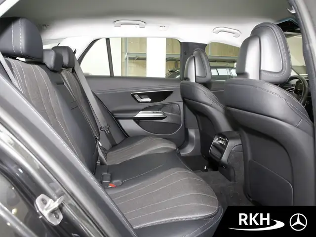 Mercedes-Benz E-Class view 9