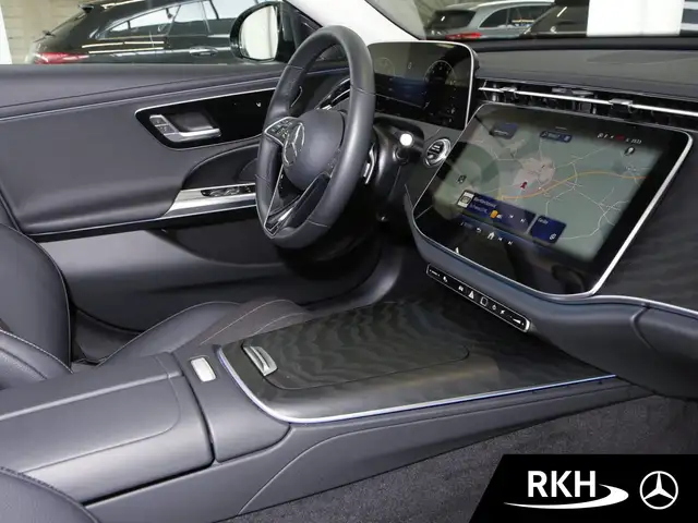 Mercedes-Benz E-Class view 8