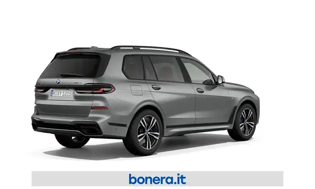 BMW X7 view 2