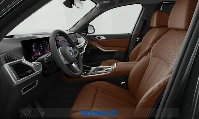 BMW X7 view 4