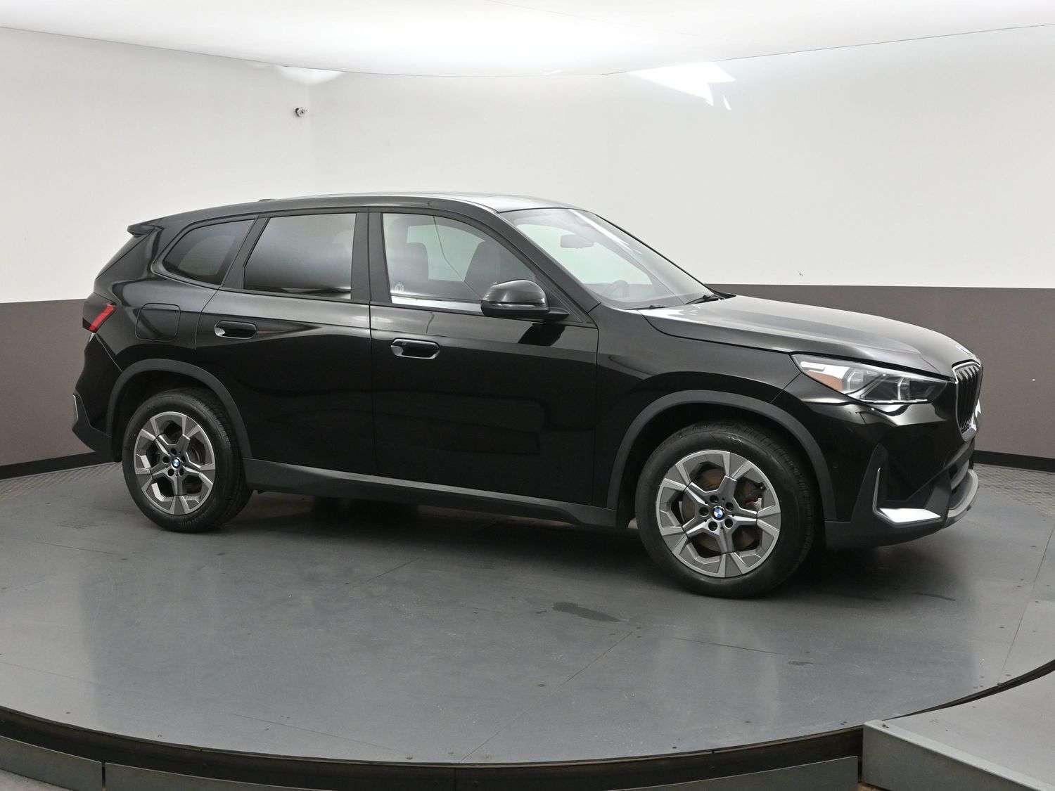 2025 BMW X1 XDRIVE28i AWD Sunroof, Heated Front Seats, CarPlay