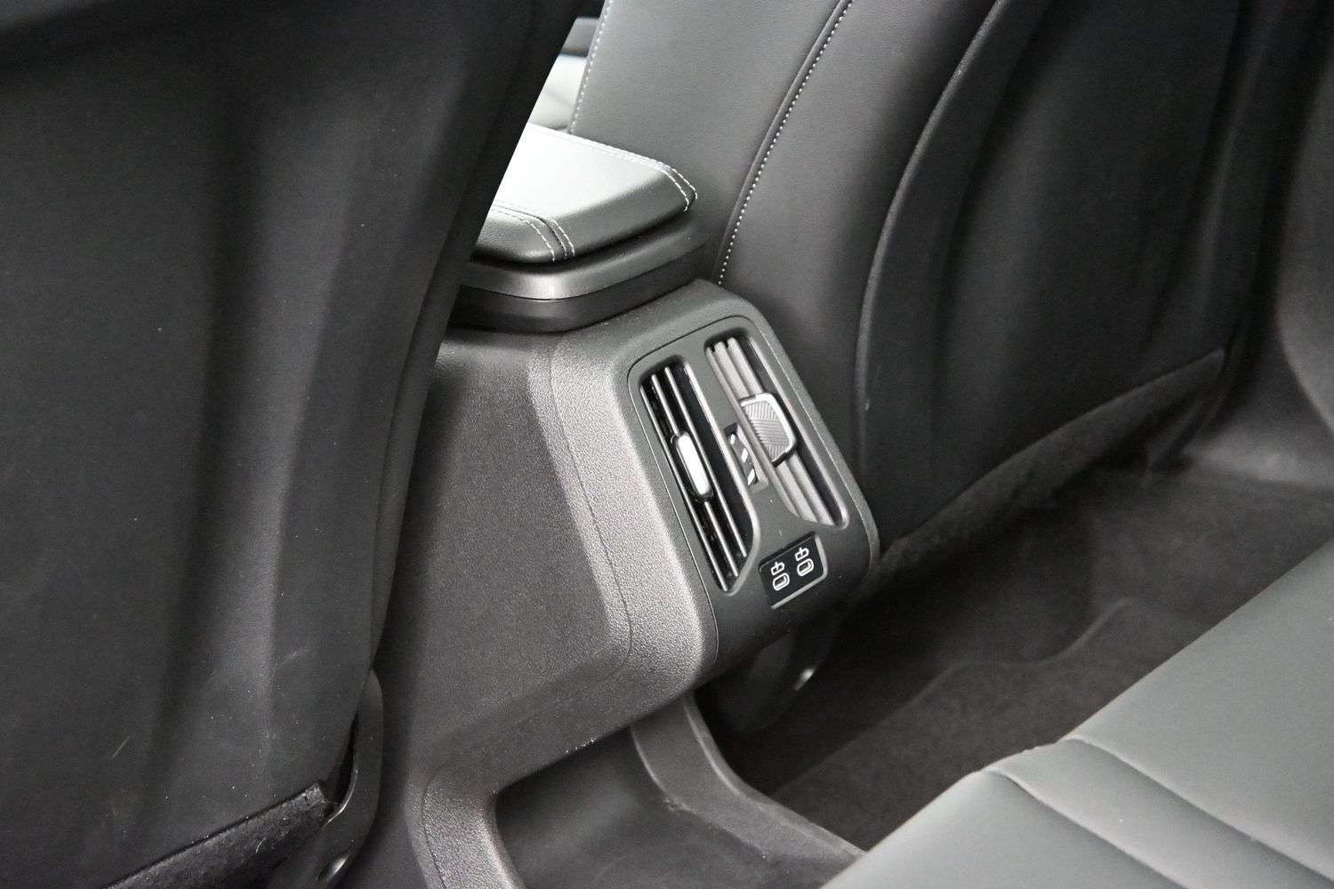2025 BMW X1 XDRIVE28i AWD Sunroof, Heated Front Seats, CarPlay thumb 20