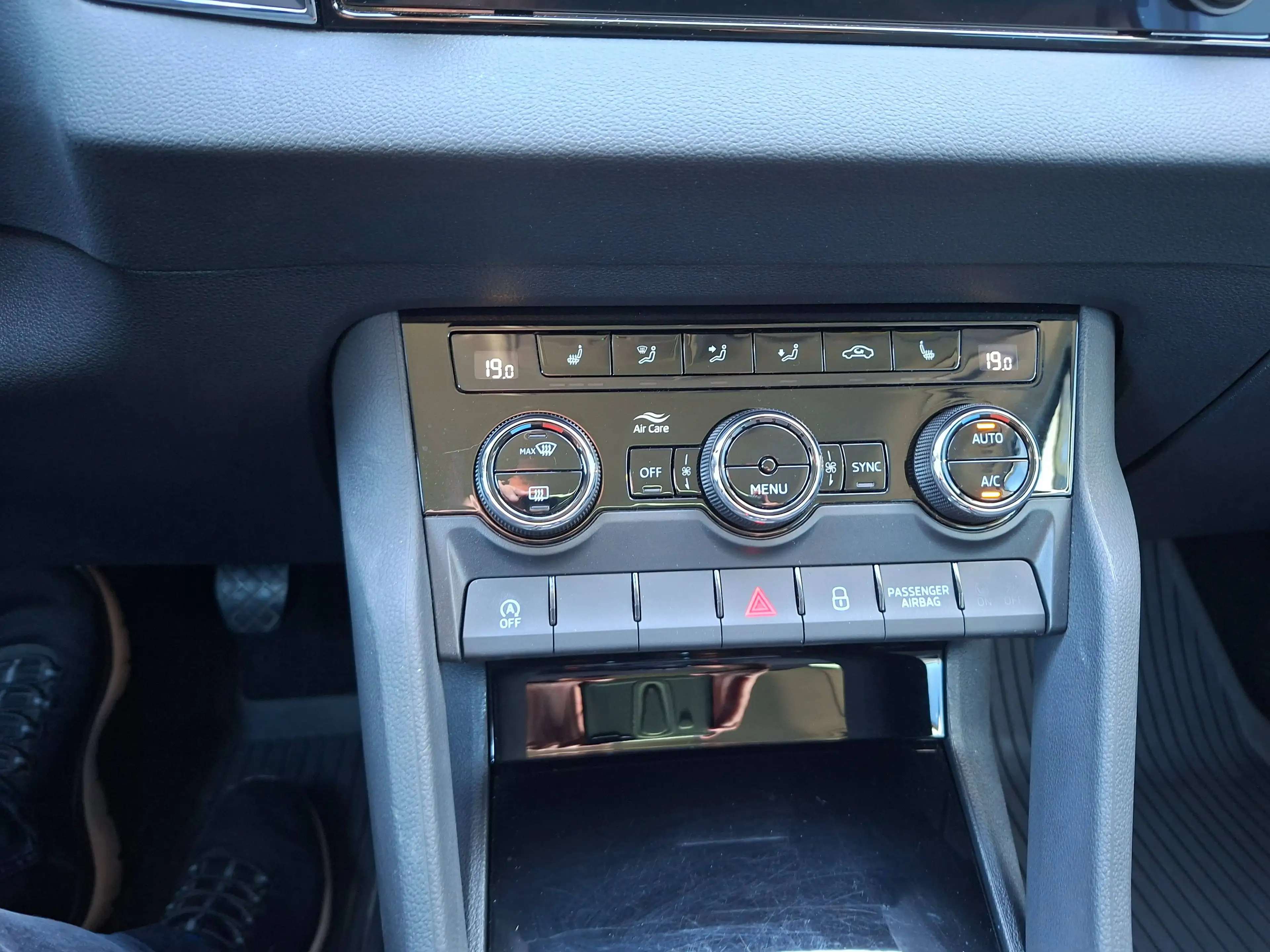 Skoda Karoq 1,0 TSI Ambition — photo 10