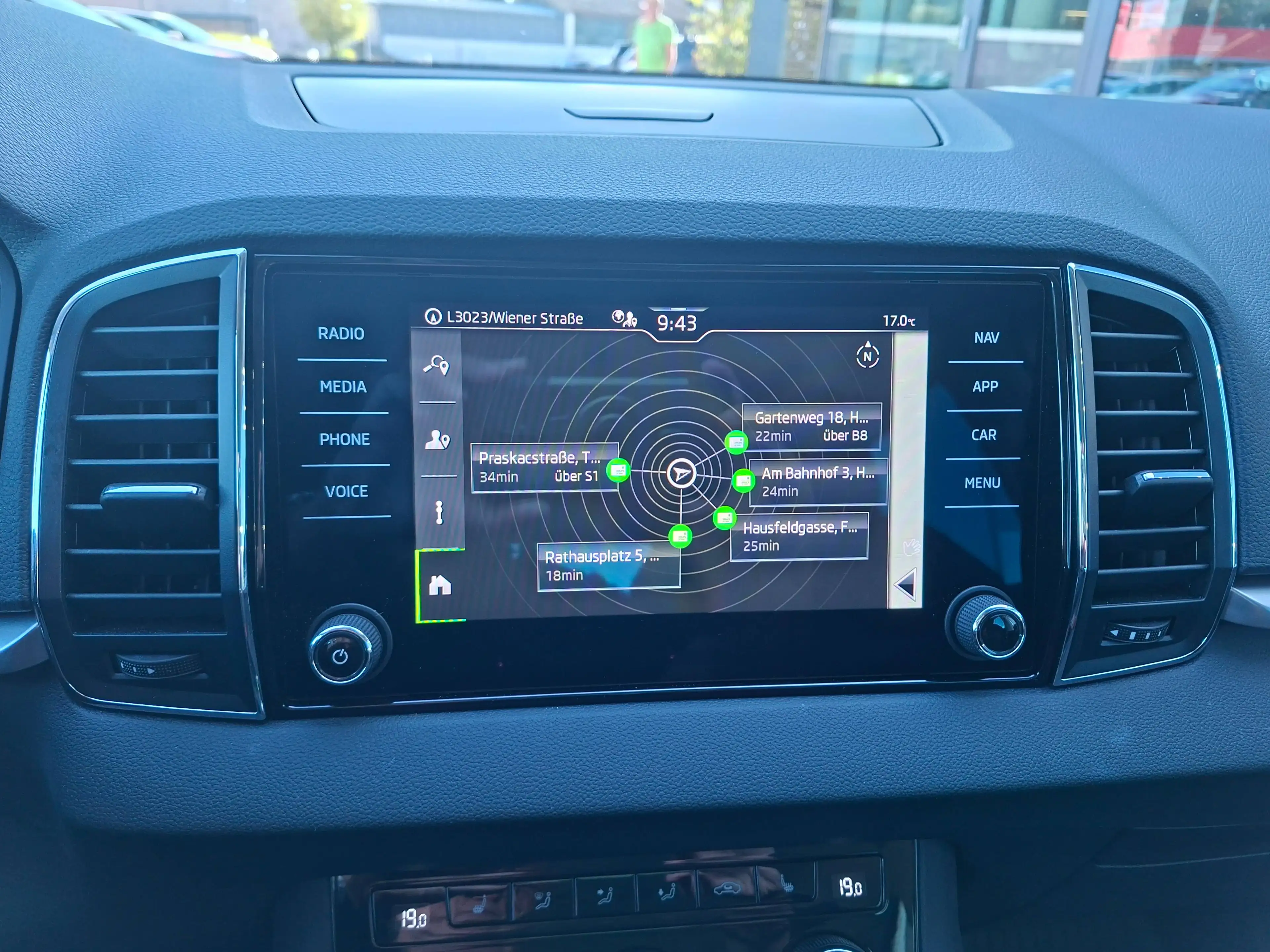 Skoda Karoq 1,0 TSI Ambition — photo 9