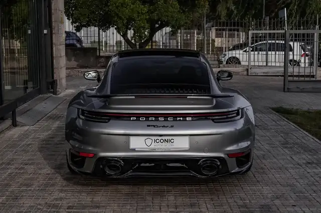 Porsche 911 view 9