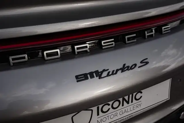Porsche 911 view 11