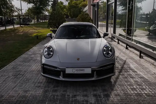 Porsche 911 view 4
