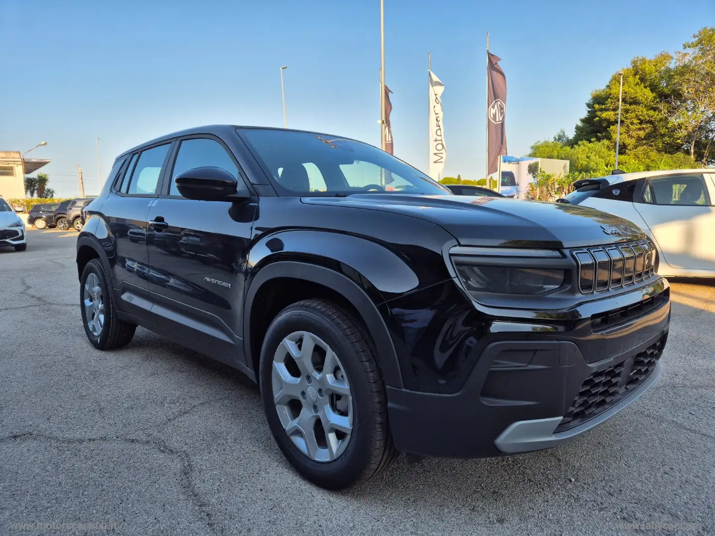 Jeep Avenger 1.2 Turbo 110CV MHEV Altitude Noir - 1