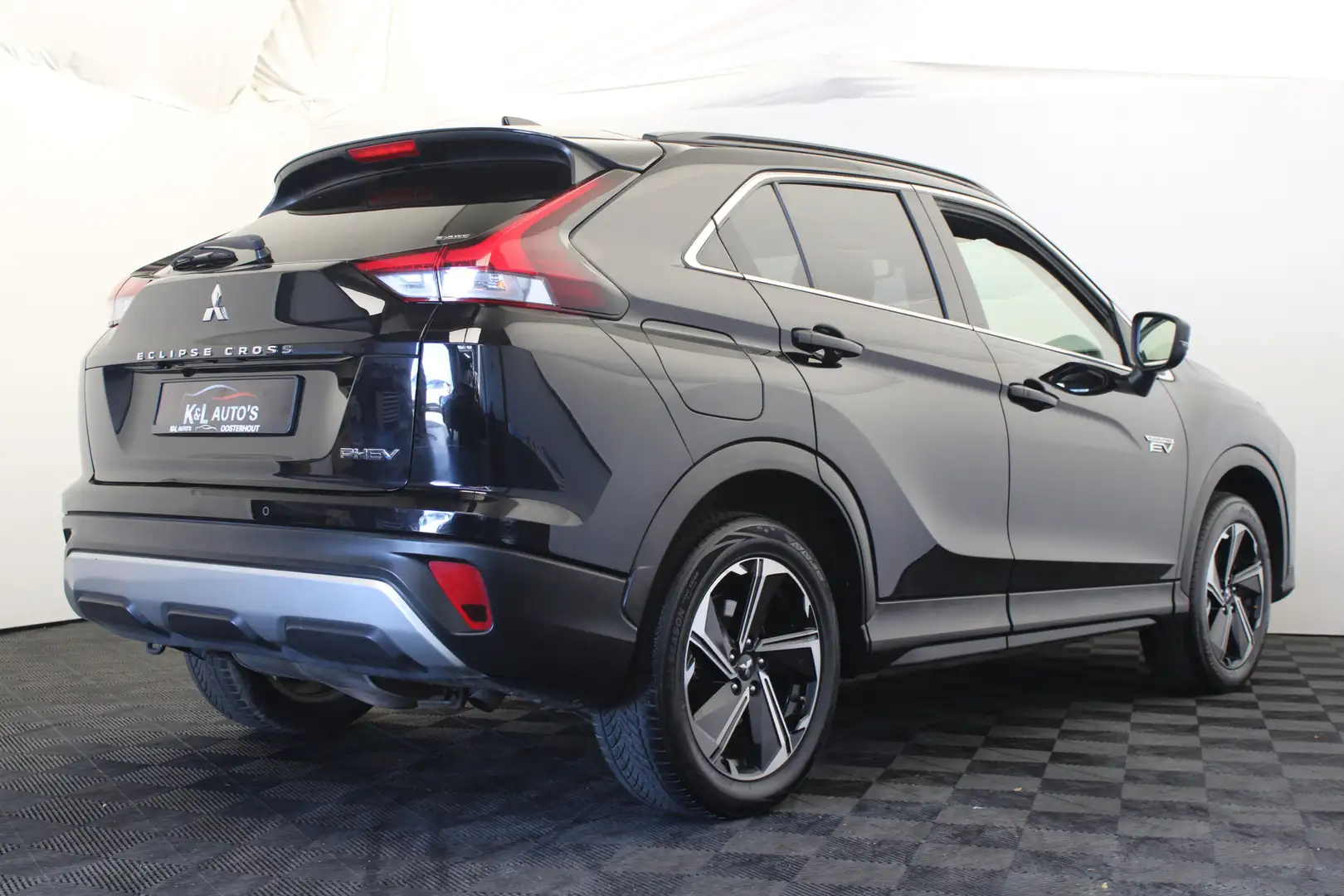 Mitsubishi Eclipse Cross 2.4 PHEV Intense+ crna - 2