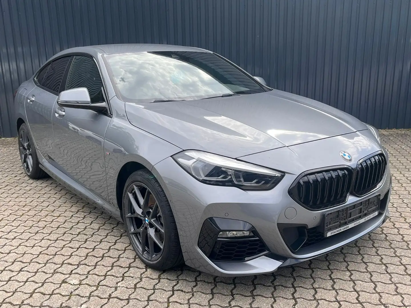 BMW 218 i Aut. Gran Coupe M SPORT /Kamera/HarmKardon Grau - 2