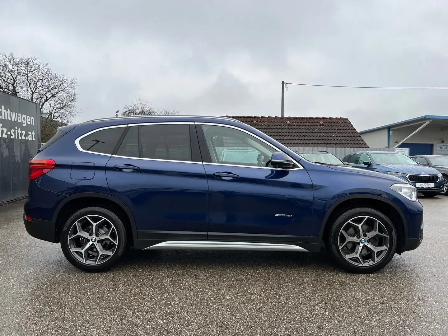 BMW X1 sDrive18i xLine | PANO/HUD Blau - 2