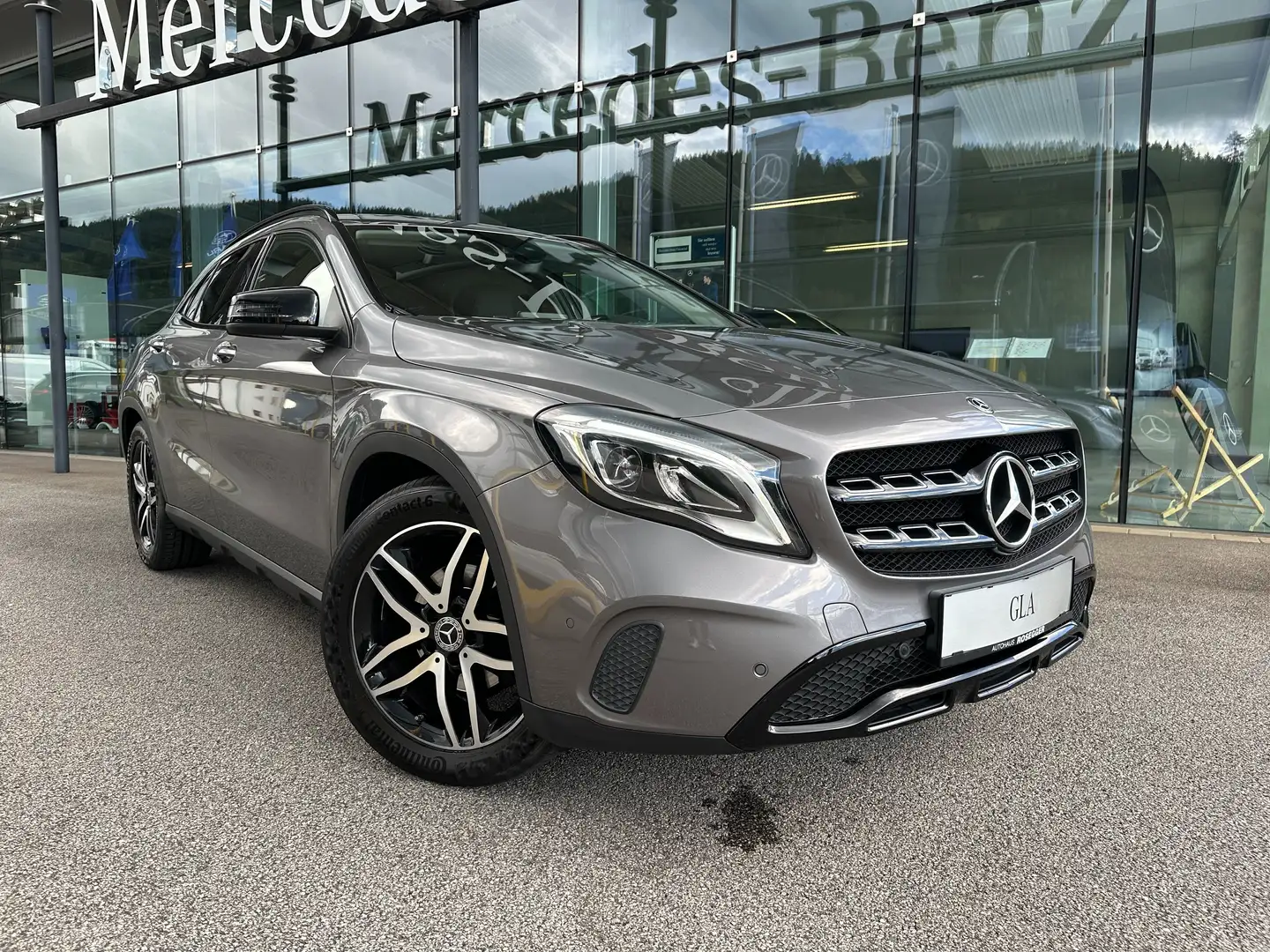 Mercedes-Benz GLA 220 d Aut.*Progressive*Night*STHZG*Memory*HarmanKardon Grau - 2