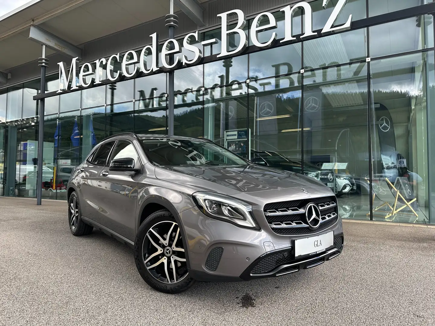 Mercedes-Benz GLA 220 d Aut.*Progressive*Night*STHZG*Memory*HarmanKardon Grau - 1
