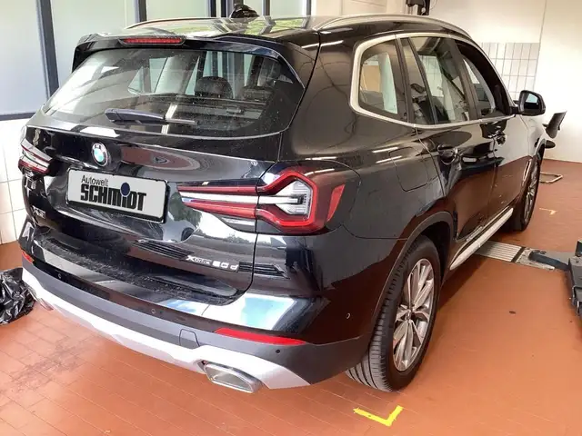 BMW X3 view 2
