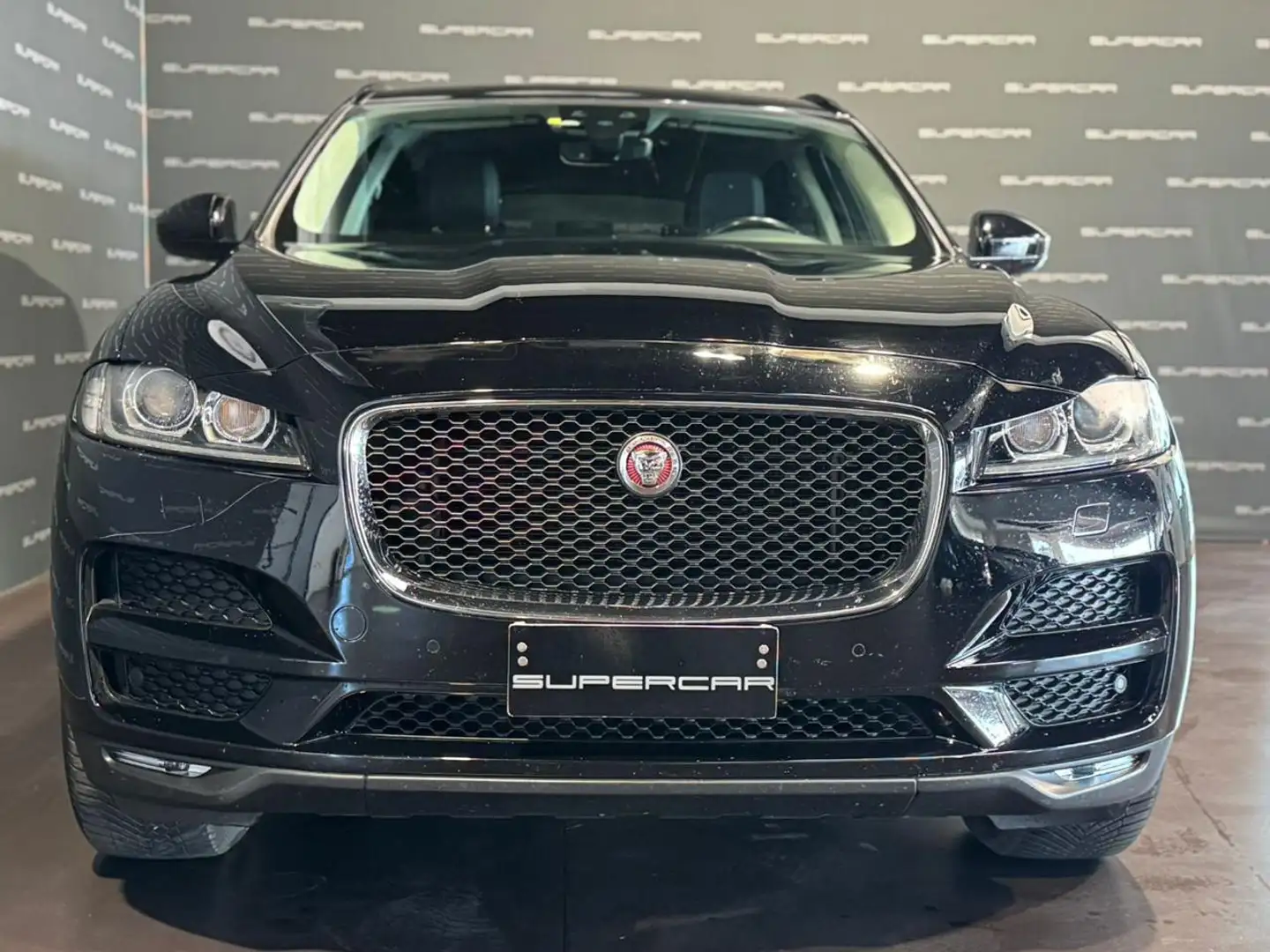 Jaguar F-Pace 2.0 D 180 CV AWD aut. Prestige Noir - 2