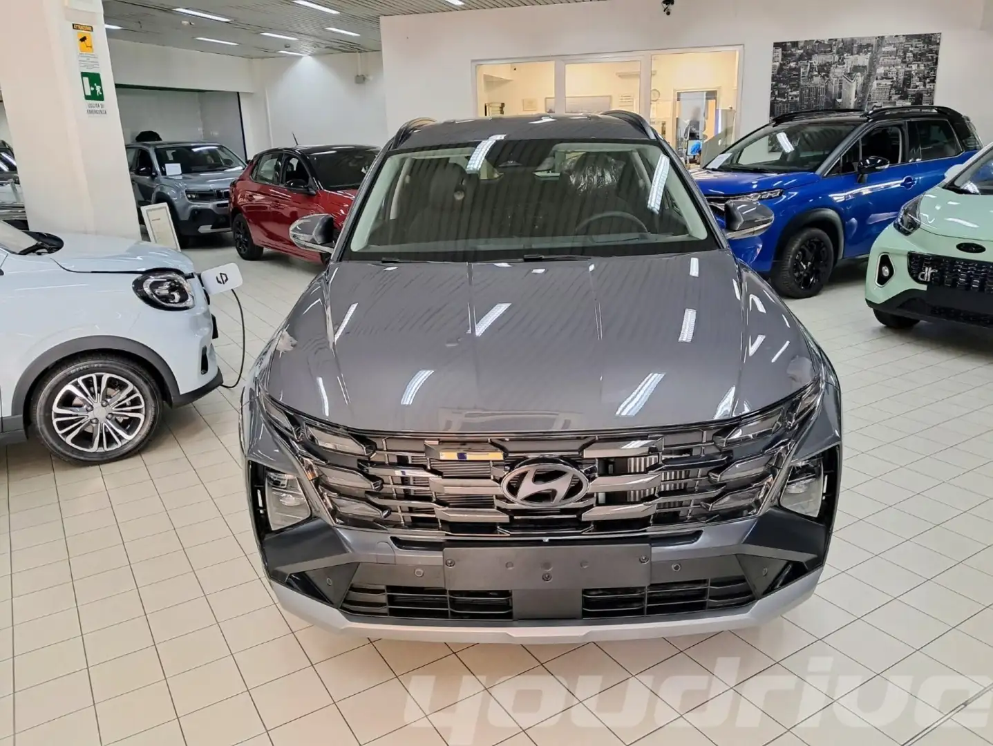 Hyundai TUCSON 1.6 CRDI 48V DCT Exellence KM0 Grau - 2